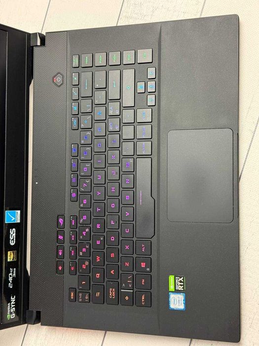 Asus ROG Zephyrus S GX502 i7-9750H 16ram RTX 2070 ssd 512 240Hz