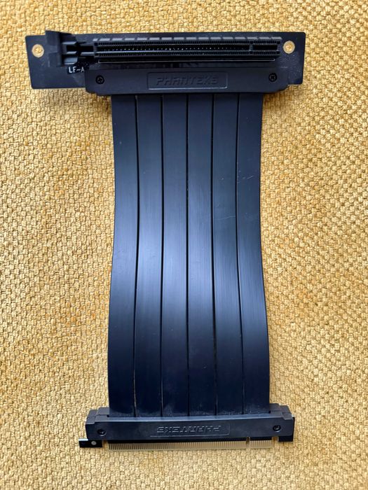 Riser dla Karty graficznej. Phanteks PCIe 4.0 x16 Premium Riser 22cm