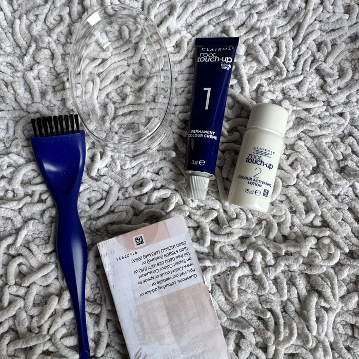 Farba do odrostów Clairol 7