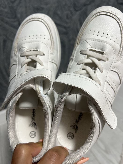 Білі сліпони для хлопчика