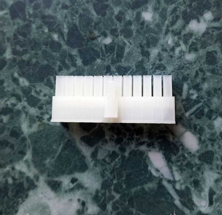 Gniazdo typu Mini-Fit 24-pin, żeńskie