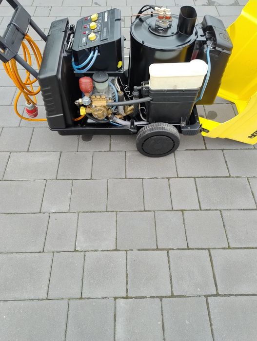 Profesjonalna myjka na ciepłą i zimną wodę Karcher HDS 790C