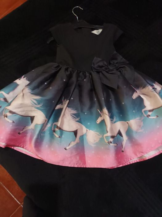 Vestido H&M com Unicórnios