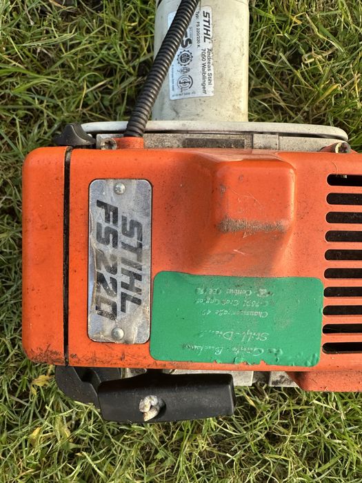 Sprzedam podkaszarkę/kosy spalinową STIHL FS 220