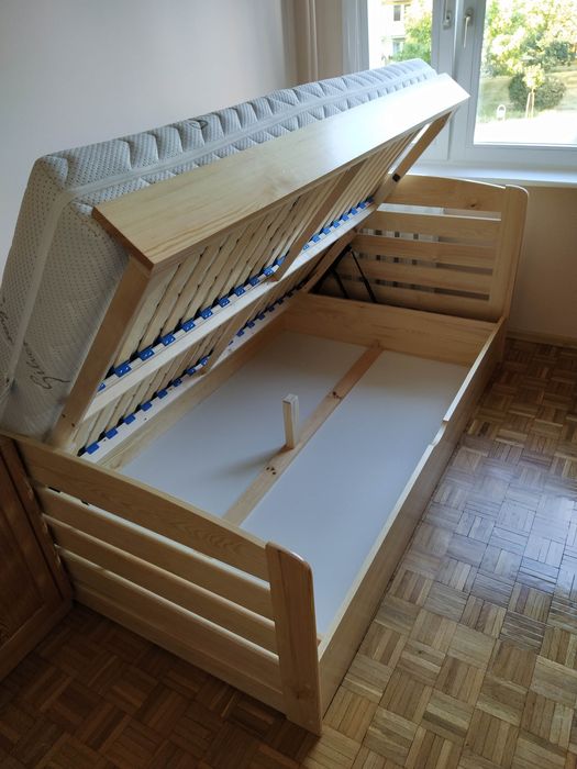 Łóżko sosnowe z pojemnikiem 120x200