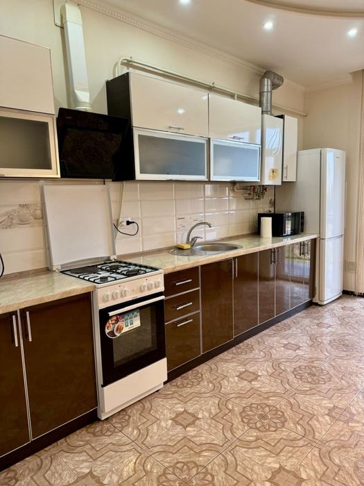 Оренда затишна 1-кімнатна квартира вул.Тлехаса Напроти Токіо