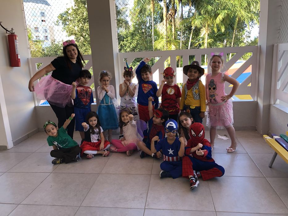 Ama - cuidadora de bebés e crianças