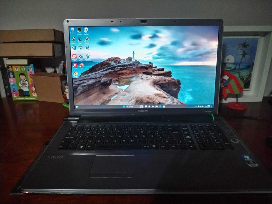 Sony VAIO AW31M/H – 18.4” | 8GB RAM | SSD 256GB | Extras incluídos