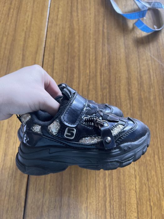 Кросівки для дівчинки