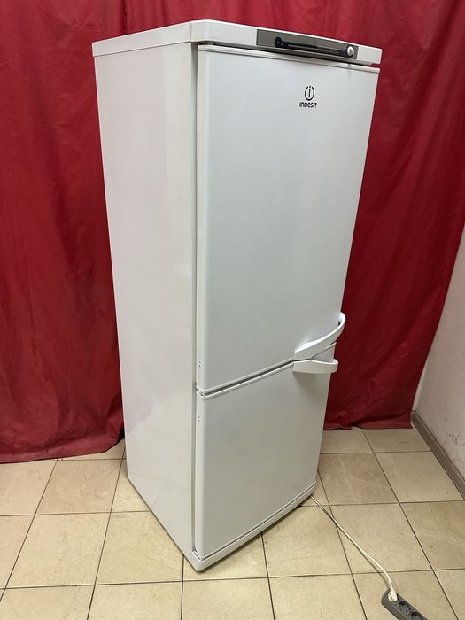 Холодильник Indesit SB 150