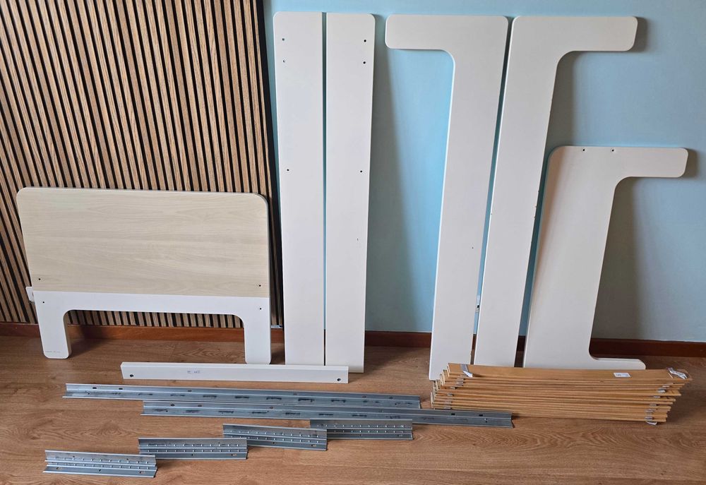 Cama Extensível IKEA SLAKT Branco com Cabeceira Castanha, 80x200 cm