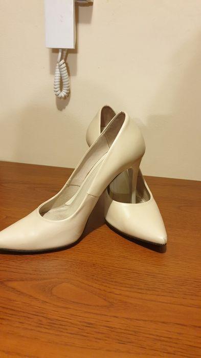 Buty szpilki beżowe