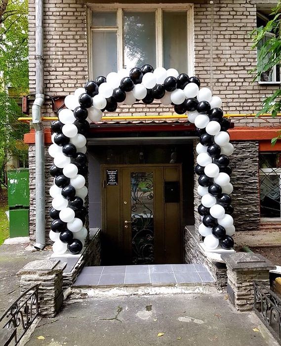 Відкриття закладу оформлення шарами кульками