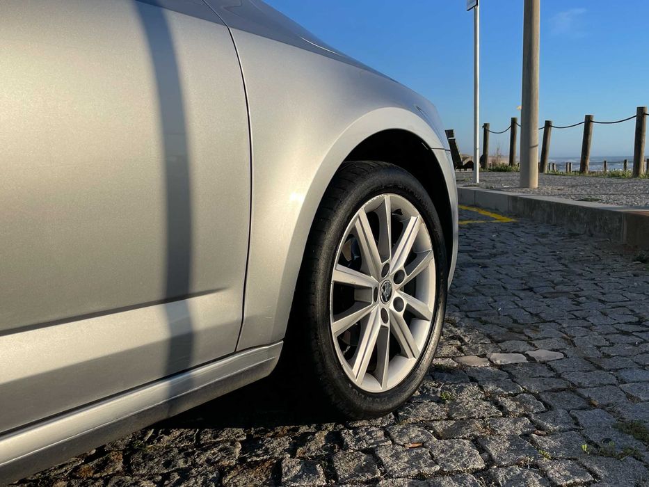 Škoda Octavia Break 1.6 TDI 105cv · 02/2014 · 230.000 km