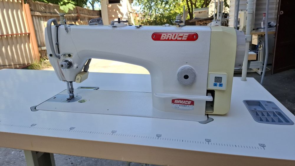 Швейна машина автомат Jack A4F, оверлок Jack C5F. Електронна петельна Juki LBH-1790 та закріпочна. Прямострочки Bruce з серводвигуном