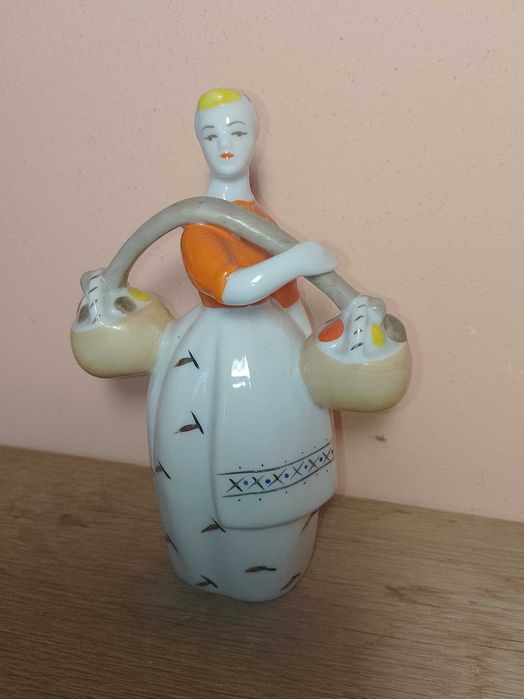 Фарфор статуэтка