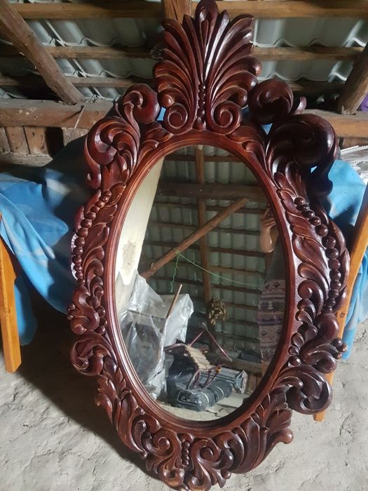 Зеркало в дубовій рамі