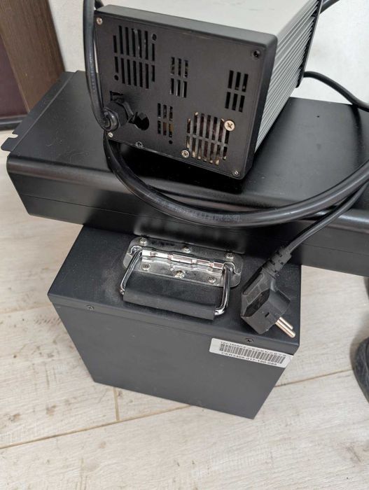 Інвертор Databoss на 2 чесних кВт + батарея Lifepoe4 на 150Ah на 12v