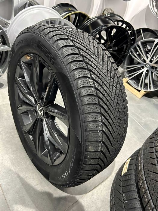 Oryginalne koła zimowe 18 5x112 VW Tiguan II III Pirelli 235/55R18
