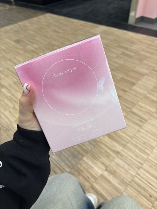 Парфуми Ariana Grande R.E.M. Cherry Eclipse