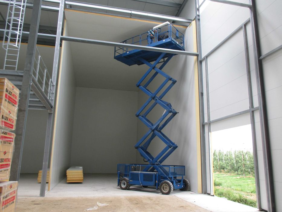 podnośnik nożycowy zwyżka koszowy 15 - 18m wynajem jlg genie haulotte