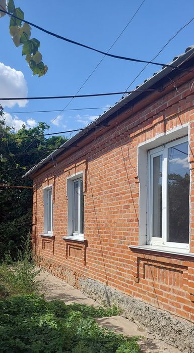 Продам дом, есть газ, свет, скважина, печное отопление.