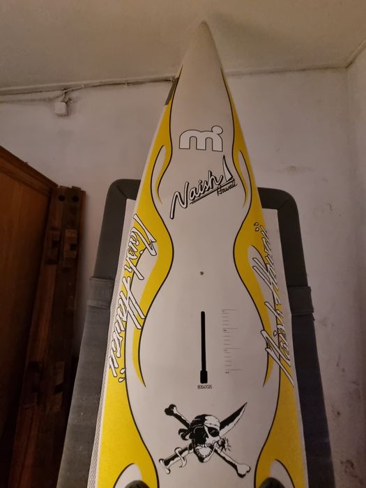 windsurf da marca Naish Hawaii.