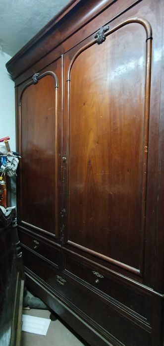 Roupeiros e armários diversos