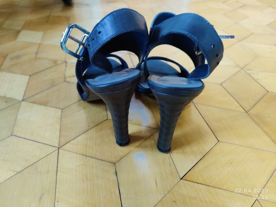 Buty skórzane szare marki Ryłko
