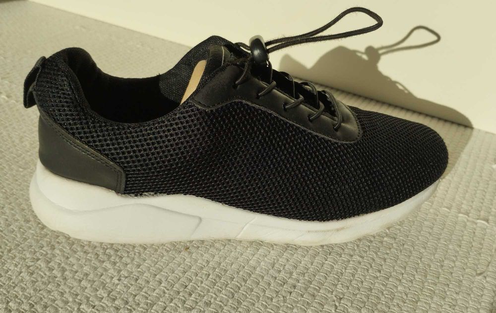 Buty_RESERVED_roz.39_lekkie sneakersy_biała podeszwa_bez wiązania