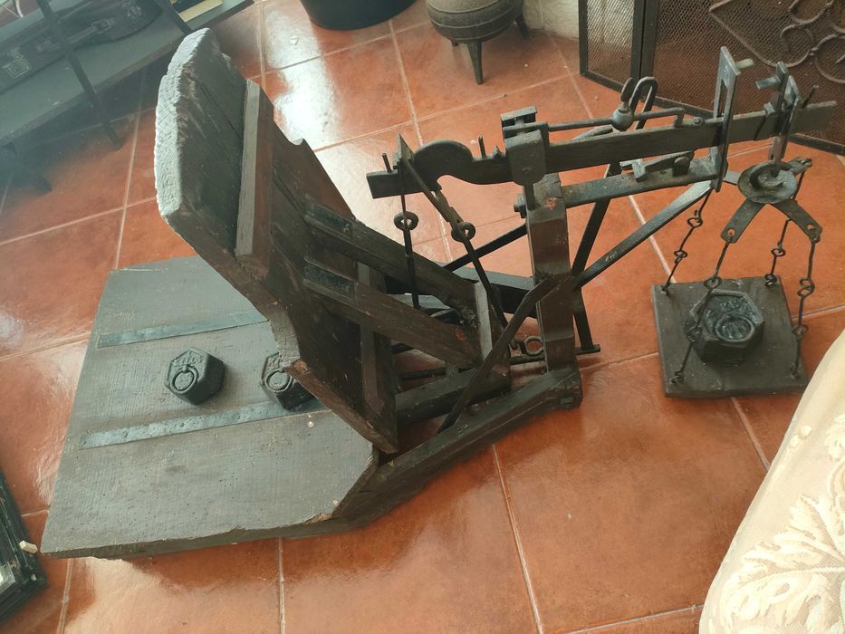 Balança madeira vintage