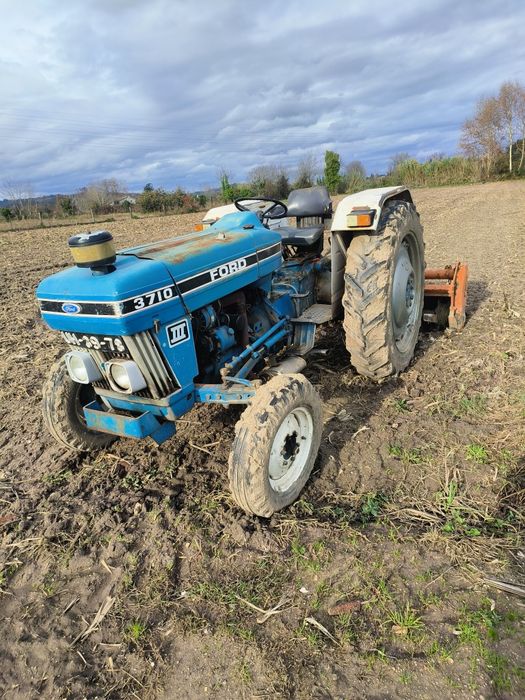 Trator Ford 3710