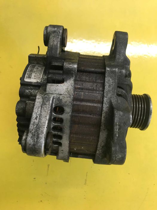 Генератор  Opel Vivaro Renault Espace Renault Laguna - 2.0 8200654789