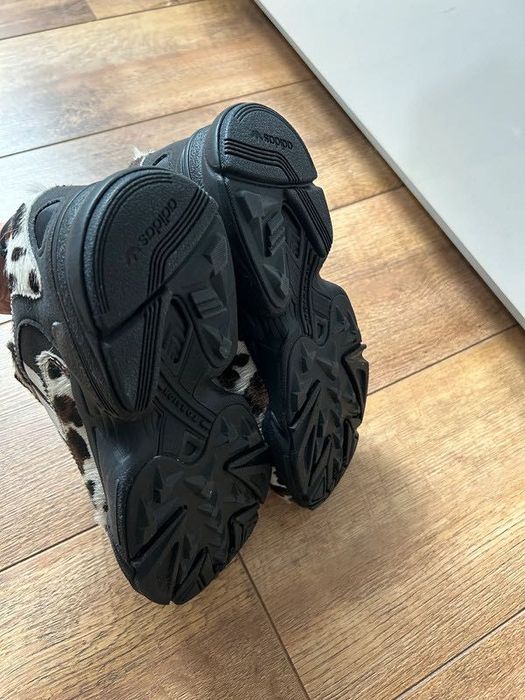 Mega buty Adidas z futerkiem 38, nowe bez metek , rozmiar wypada stan.