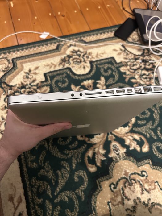 Apple macbook pro 2010 15