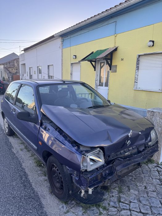 Renault clio 1994 1.0 inteiro ou para peças — photo 3