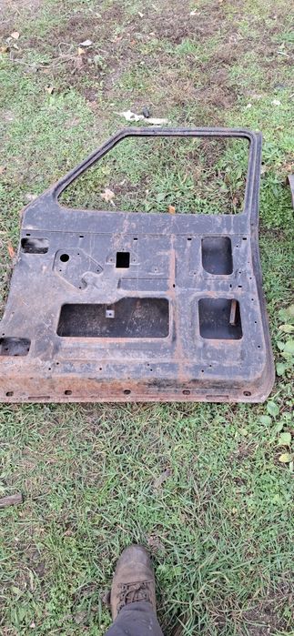 Продам двери на автомобиль Газ 21. Волга.