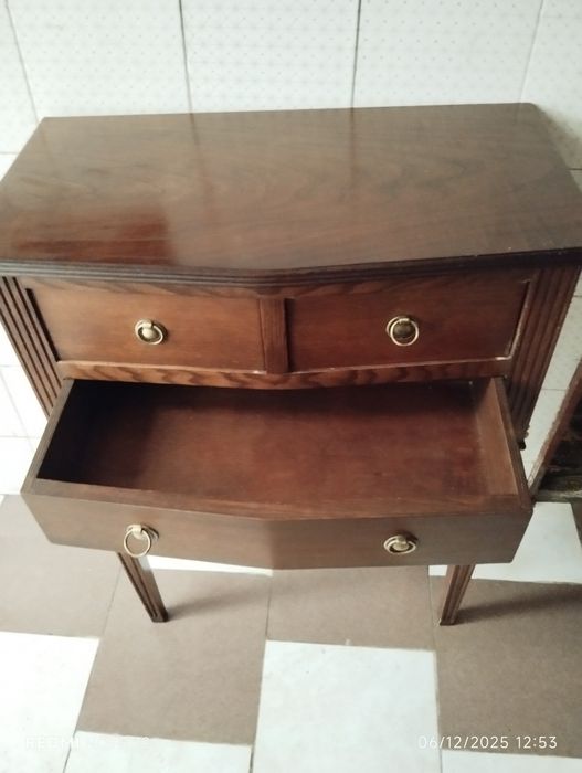 Aparador madeira com 3 gavetas