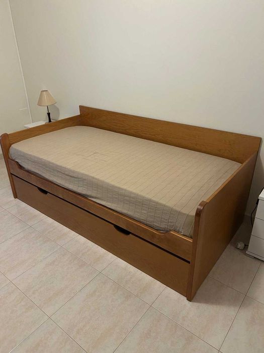Vende-se cama dupla sem colchões