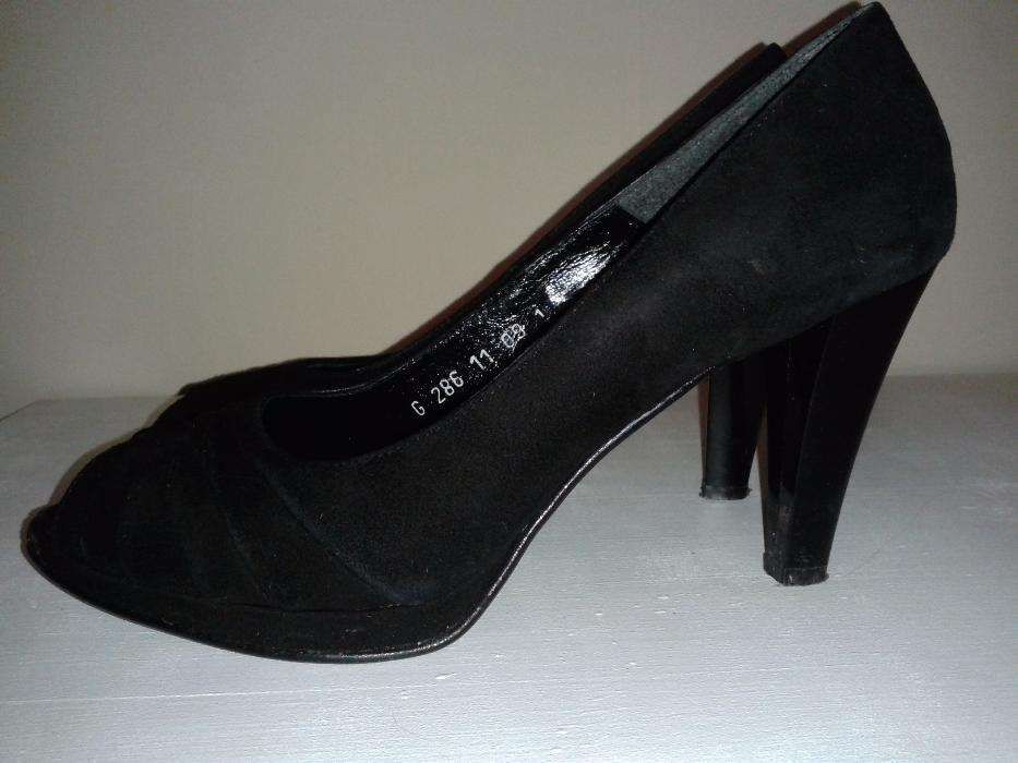Czarne zamszowe buty, r.38
