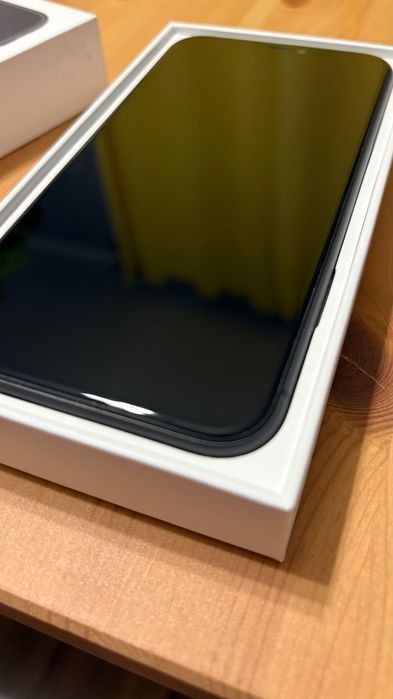 Iphone 11, czarny, 64GB