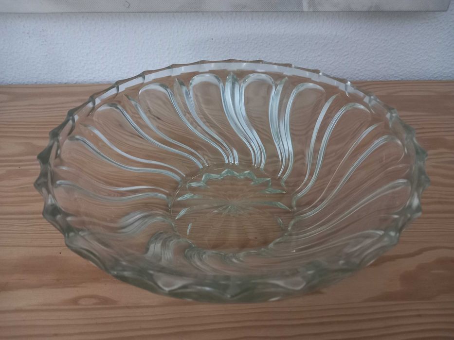 Fruteira/Taça de Servir em Vidro Trabalhado – Design em Espiral