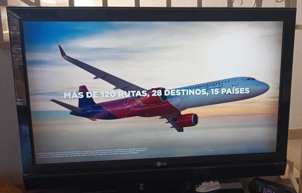 Televisão LG toda preta