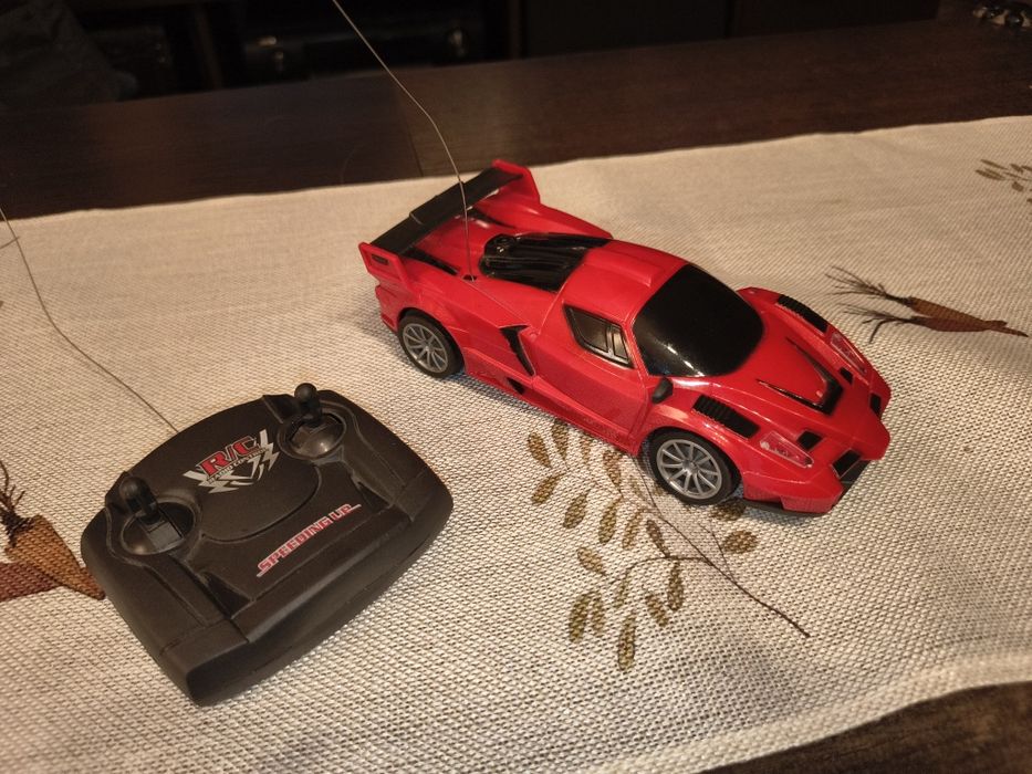 Auto zdalnie sterowany pilotem