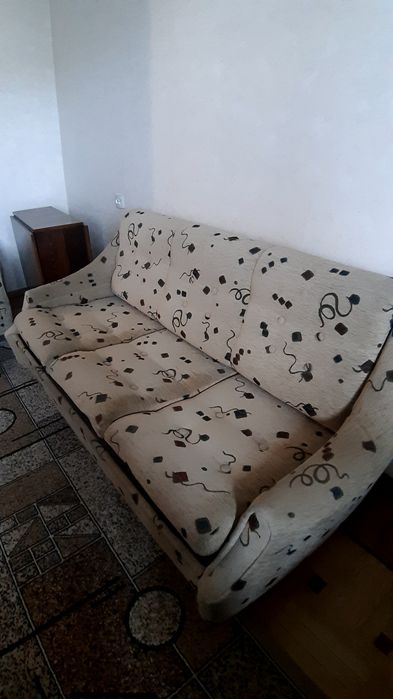 Продається диван і два крісла
