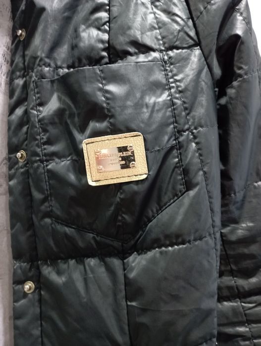 Чорна легка куртка