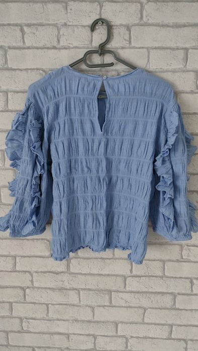 Niebieska bluzka z falbanką L