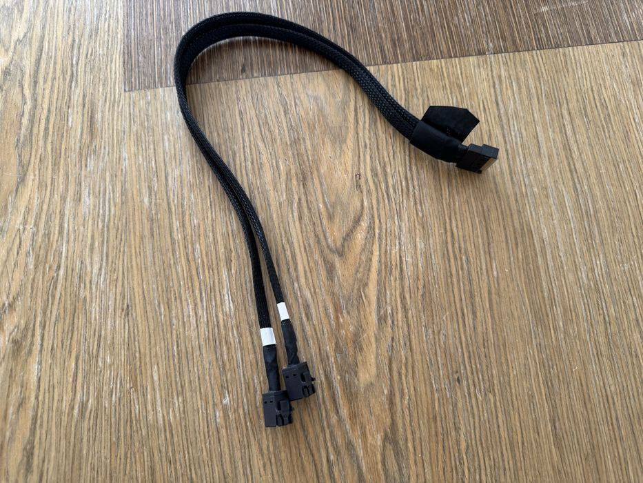 InLine Slim SAS cable, SFF-8654 8i to 2x SFF-8643, 0.5m, 27648A