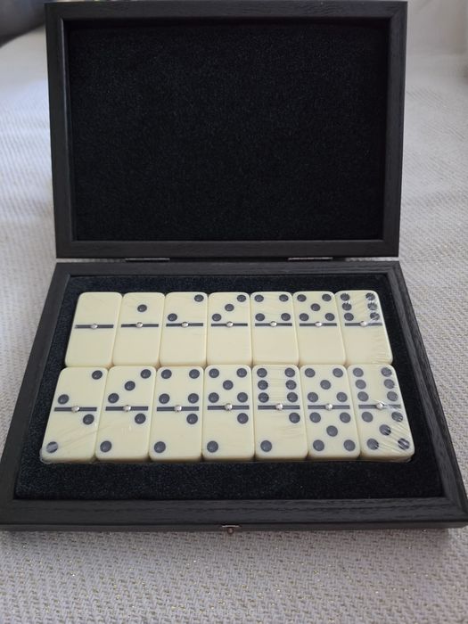 Domino Manopoulos ekskluzywne