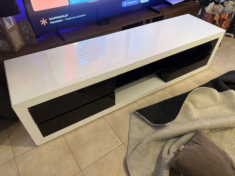 Movel para TV inteiro